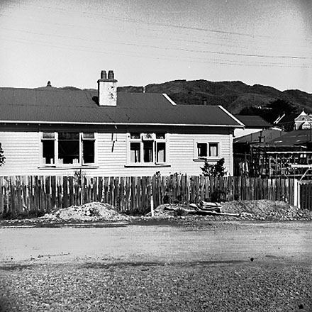 d. Views of single storey dwelling on the corner of Darwin Street and Chamberlain Street