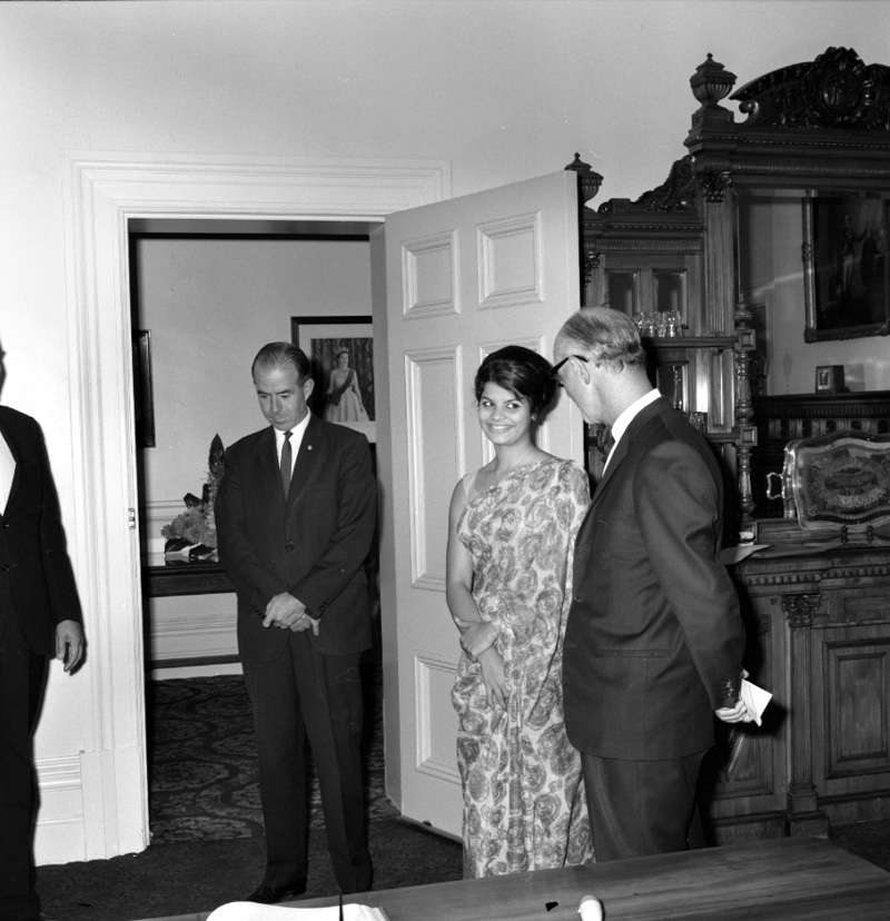 e. Reception, Miss Ceylon (Cheryl Winter)