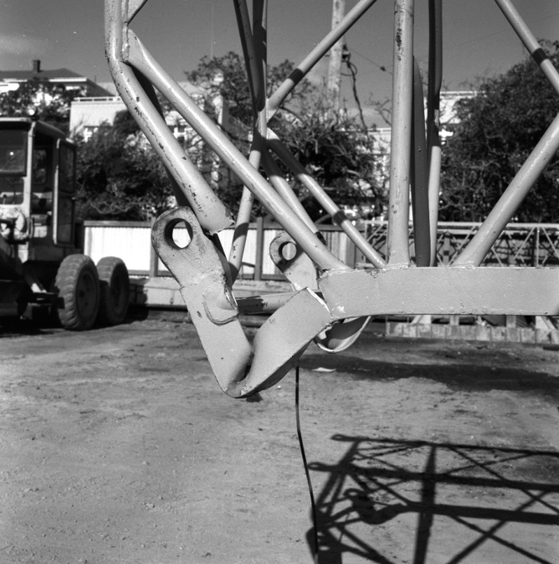 h. Crane no 55, broken jib