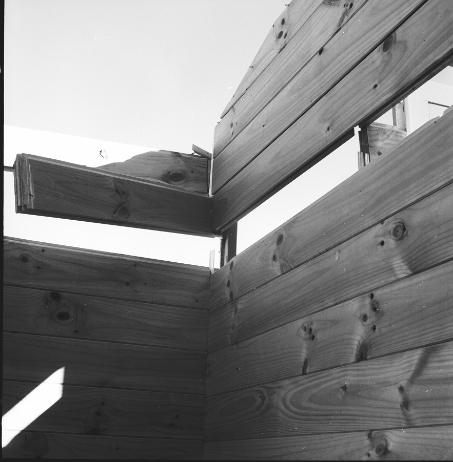 g. No 35 Bedford St, House damaged by storm