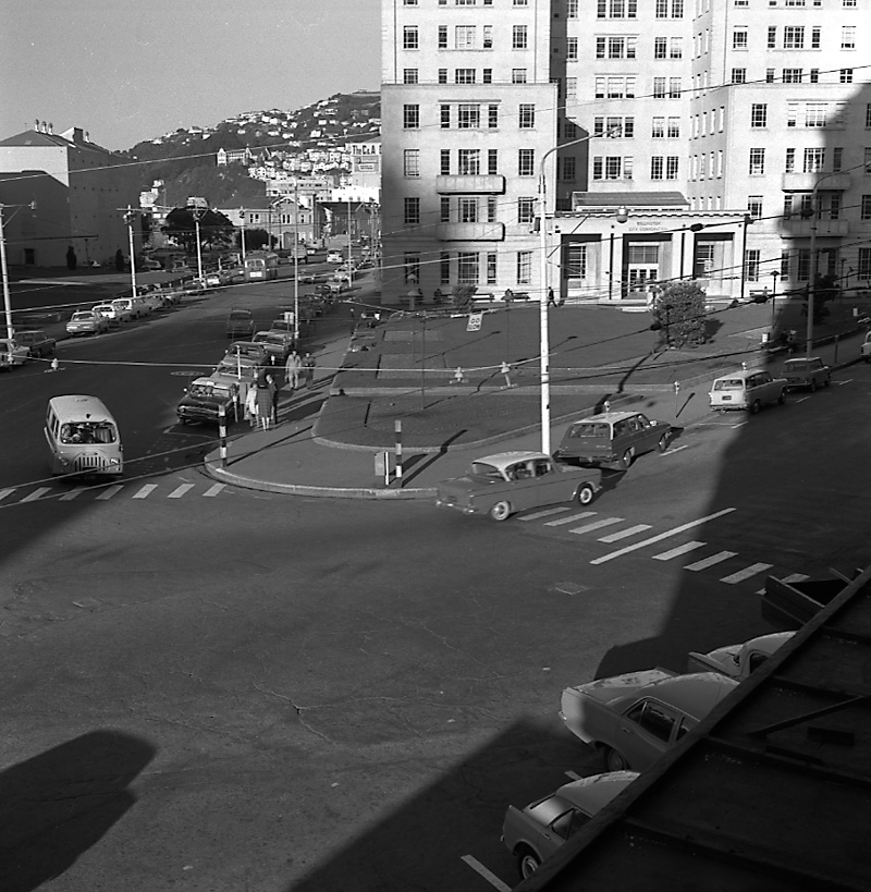 f. Crossings, Mercer and Wakefield Streets