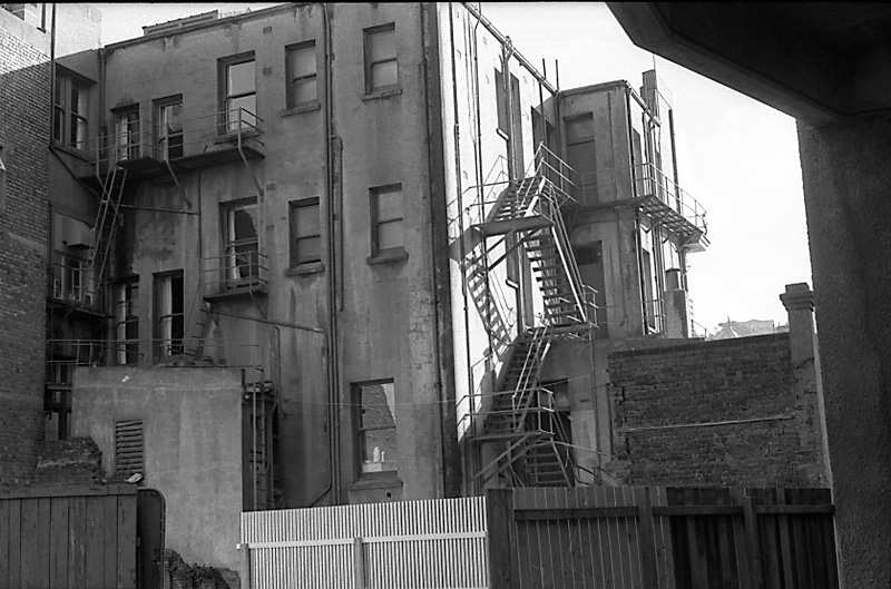 g. No 354 Oriental Parade, substandard dwelling (Mr Spiros Savos)