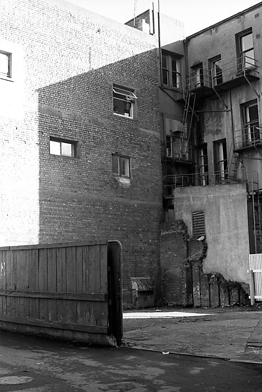 h. No 354 Oriental Parade, substandard dwelling (Mr Spiros Savos)