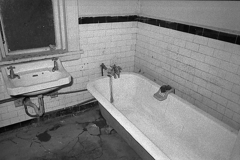 k. No 354 Oriental Parade, substandard dwelling (Mr Spiros Savos)