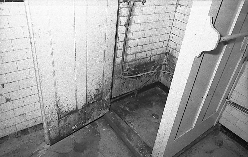 m. No 354 Oriental Parade, substandard dwelling (Mr Spiros Savos)