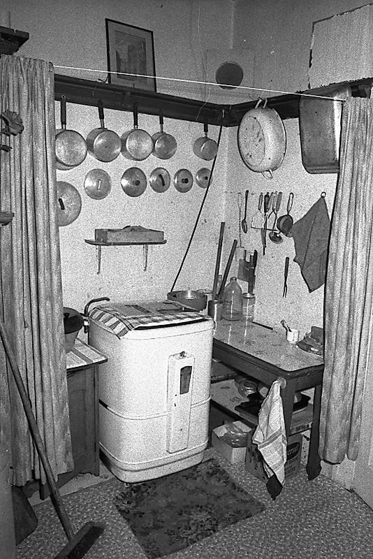 n. No 354 Oriental Parade, substandard dwelling (Mr Spiros Savos)