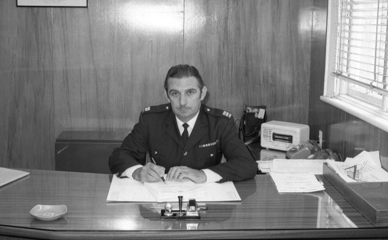 l. Traffic superintendent and secretary (Miss Dickinson)