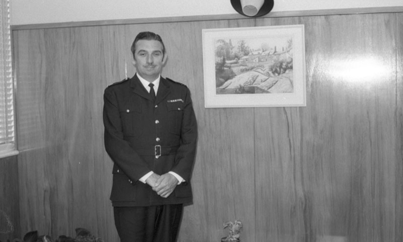 n. Traffic superintendent and secretary (Miss Dickinson)