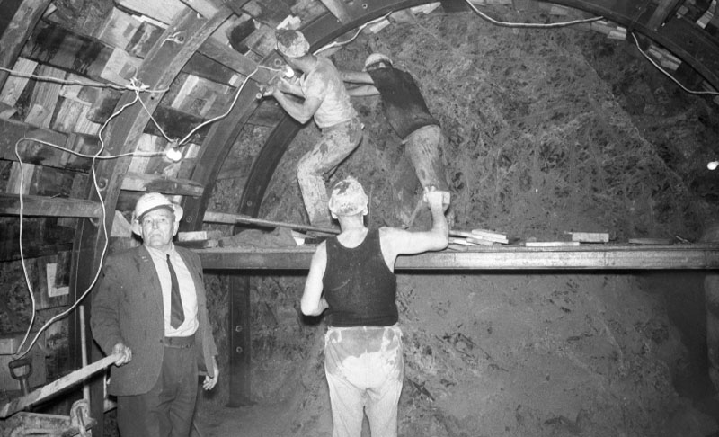 w. Windsor Place - Pilot tunnel for motorway