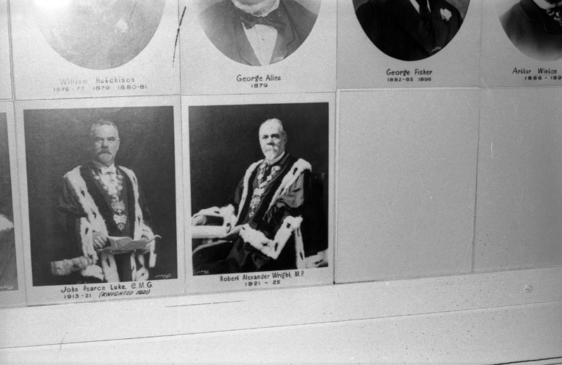 am. Copies of oil paintings and old photos