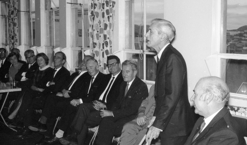 am. Presentation to Mr Fitzgibbon on retirement