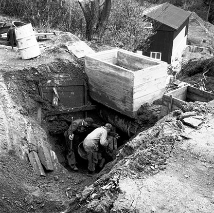 b. Workmen installing the Karori Reservoir Bypass Overflow pipes