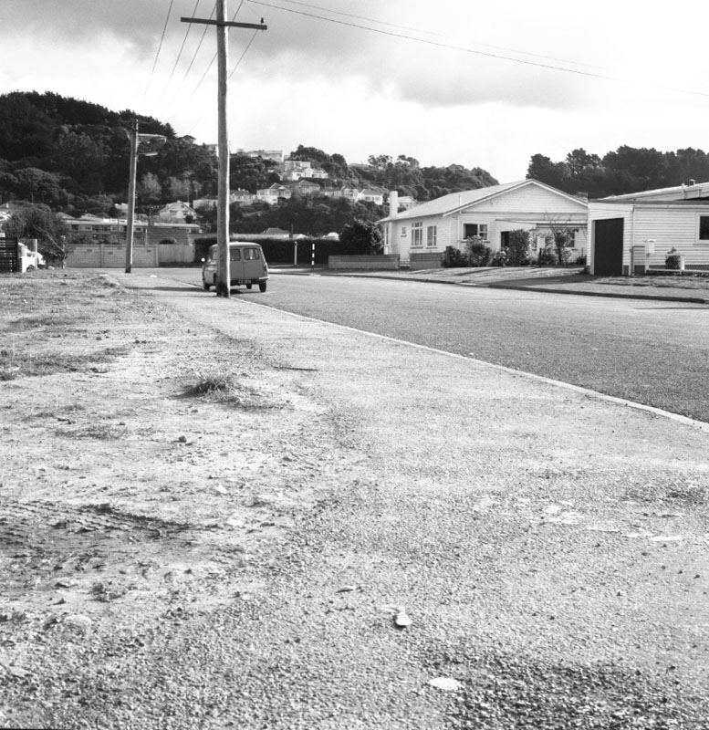 f. Footpath, Kemp St, Kotuku Flats (builders OVL)