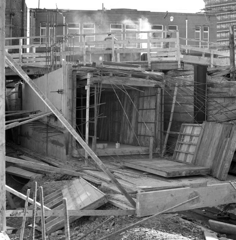 e. Pedestrian subway, Lambton Quay to Railway Station