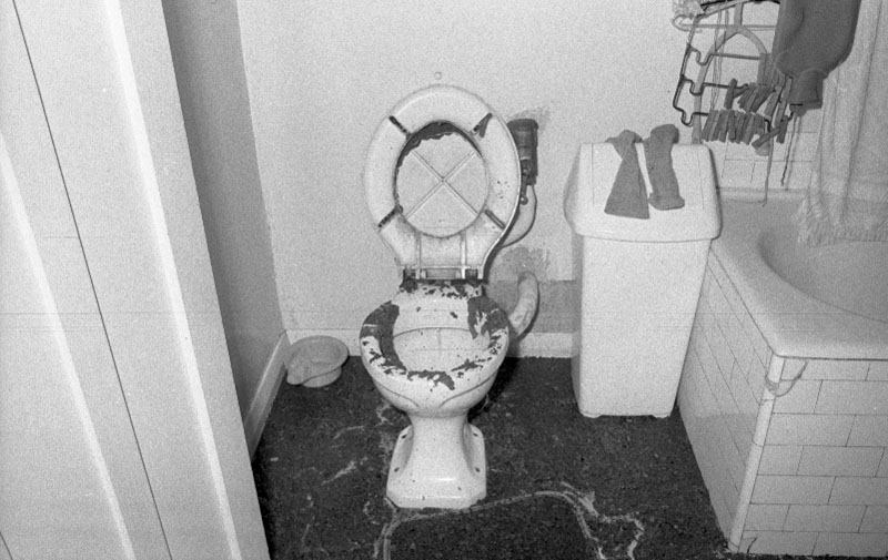 f. No 22 Brooklyn Road, sewer overflow in and around house