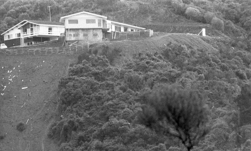 i. Mataroa Street (LB Harford), encroachment on Town Belt, taken from Salamanca Rd