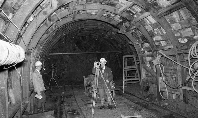 d. Pilot tunnel for motorway, Windsor Place