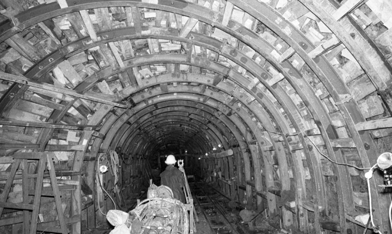 j. Pilot tunnel for motorway, Windsor Place