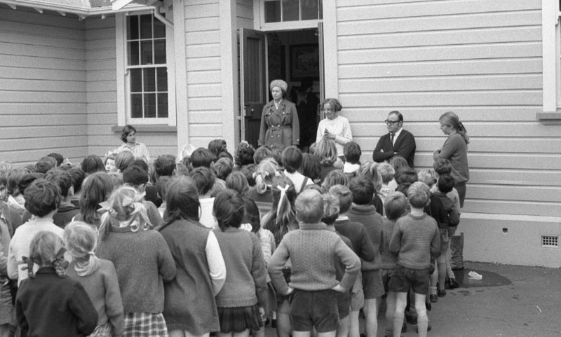 d. Presentation of showcase and key to Seatoun School by Cr Campbell on behalf of City Corp