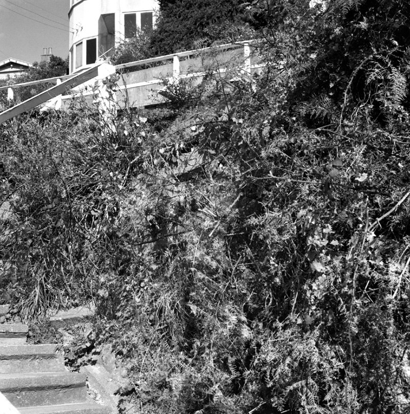 d. Broken handrail, Mortimer Terrace