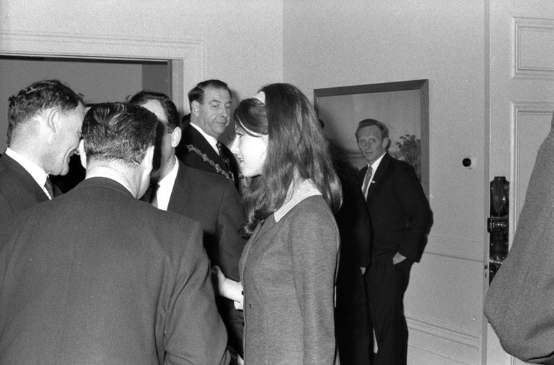 a. Mayor Frank Kitts, reception NZ Softball Team