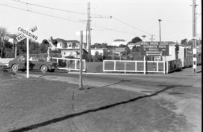 j. Simla cres - Railway crossing