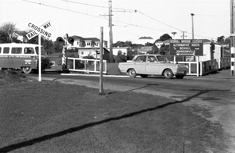 k. Simla cres - Railway crossing