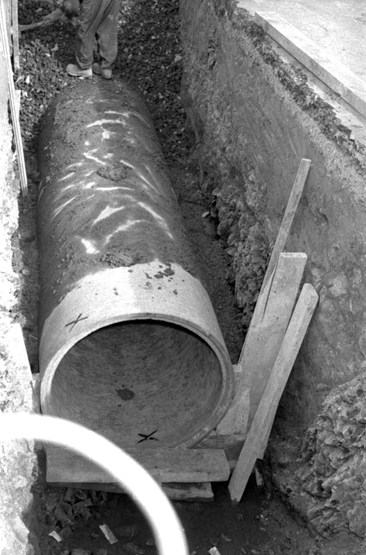 u. Pipes and structure