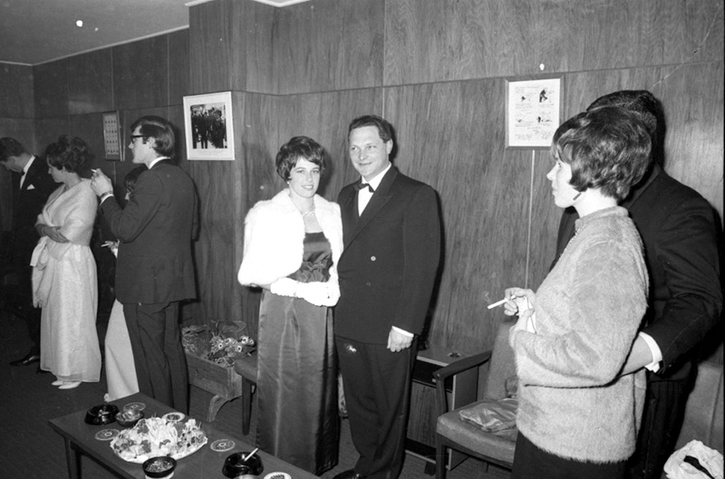 d. Reception, traffic house