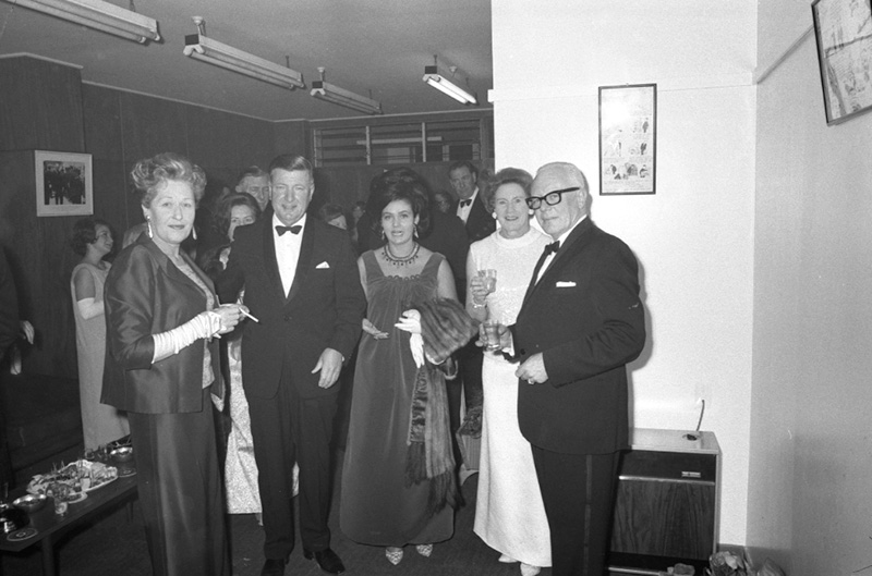 f. Reception, traffic house