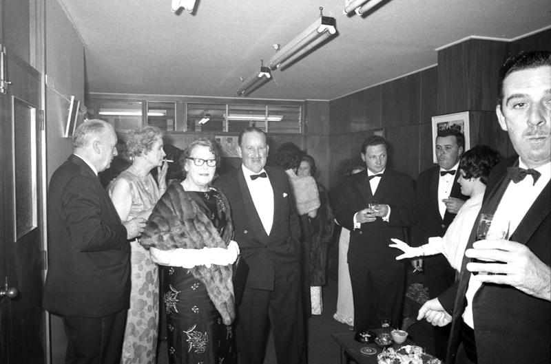 h. Reception, traffic house