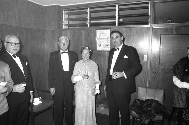 i. Reception, traffic house