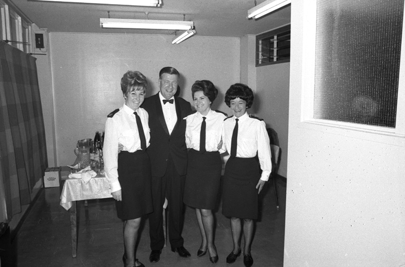 j. Reception, traffic house