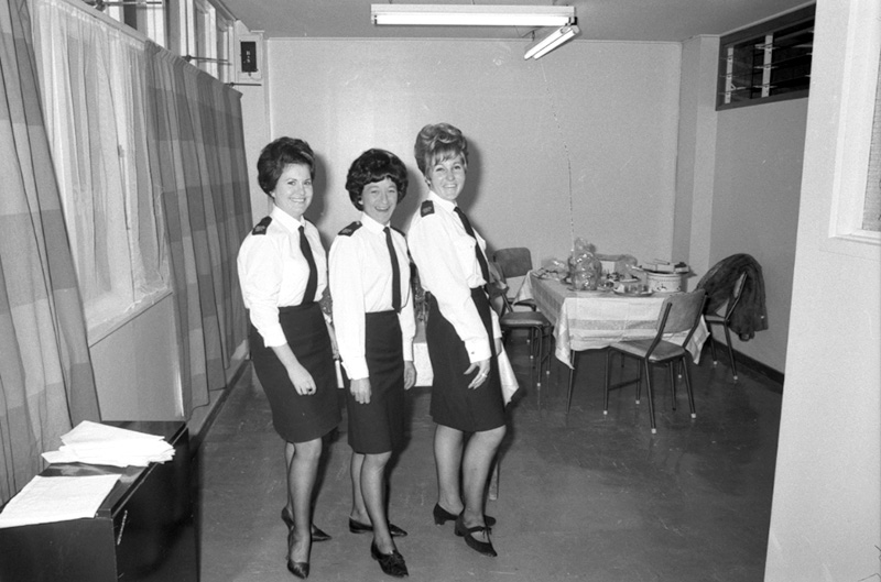 l. Reception, traffic house