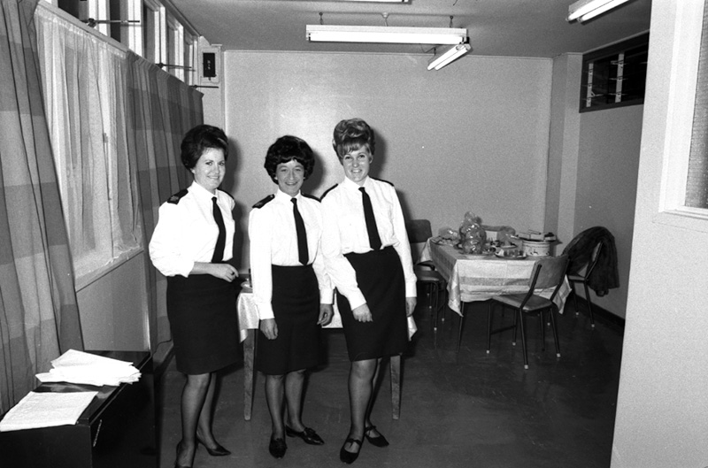 m. Reception, traffic house