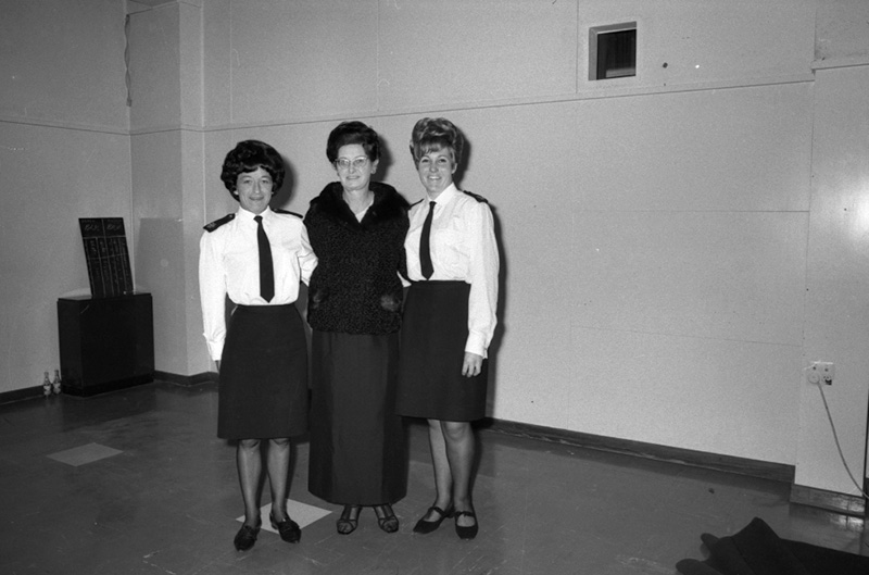 t. Reception, traffic house