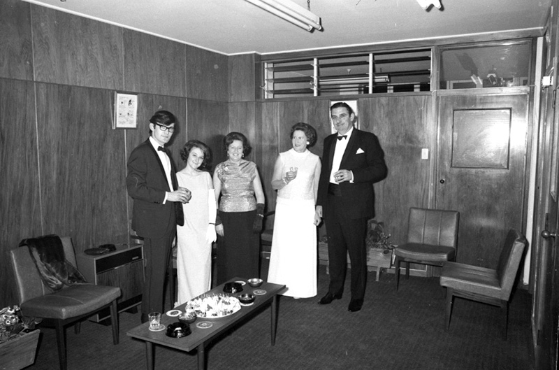 v. Reception, traffic house