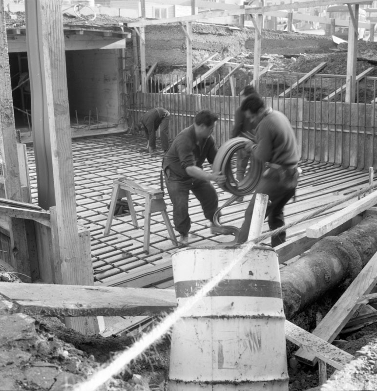 f. Pedestrian subway, Lambton Quay to Railway Station