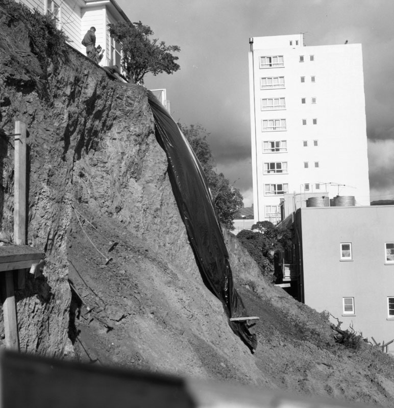 a. Clyde Quay Tavern, slipped bank - house - no 2 Hood St