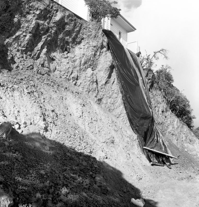 c. Clyde Quay Tavern, slipped bank - house - no 2 Hood St