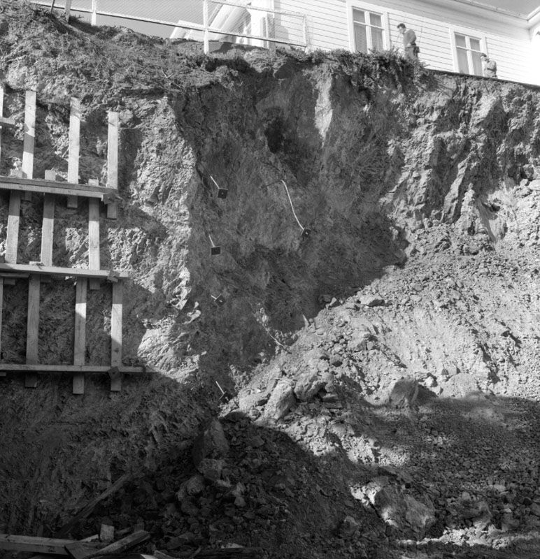 d. Clyde Quay Tavern, slipped bank - house - no 2 Hood St