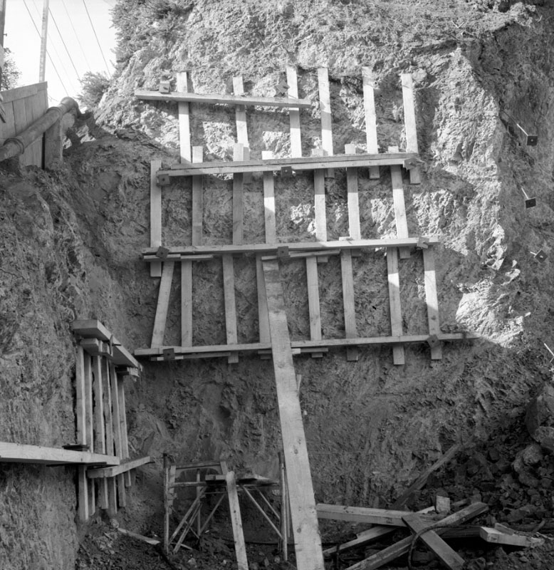 g. Clyde Quay Tavern, slipped bank - house - no 2 Hood St