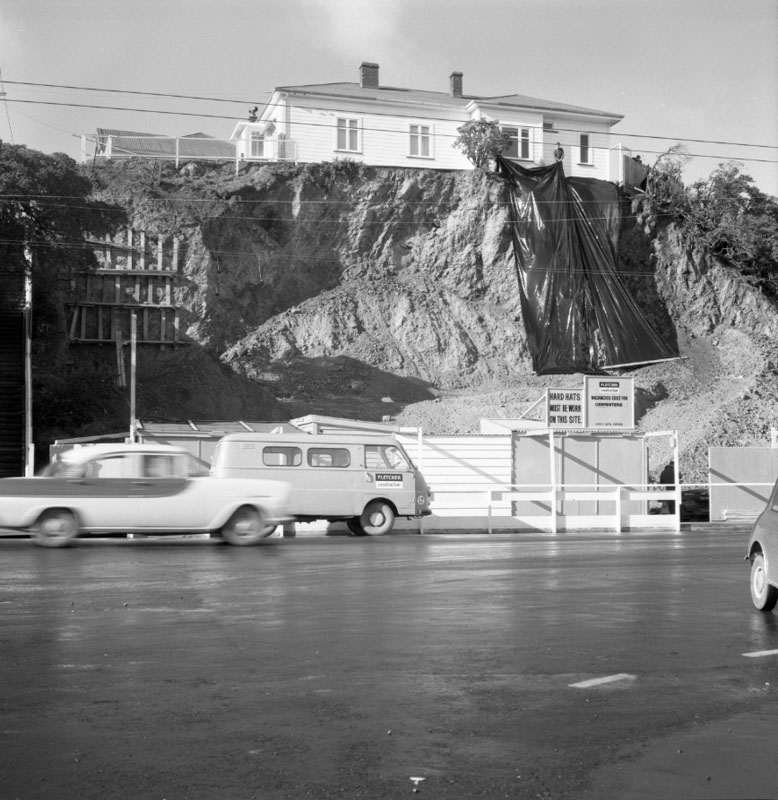h. Clyde Quay Tavern, slipped bank - house - no 2 Hood St