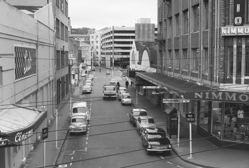 l. Views up and down Willis Street showing directional arrows