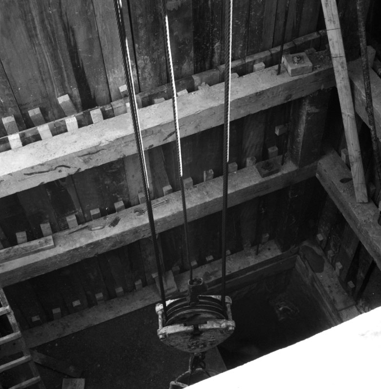 b. Sydney Street West, shaft and barricade