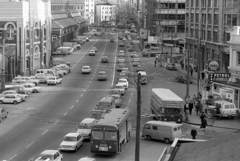 ag. Intersection, streetscape