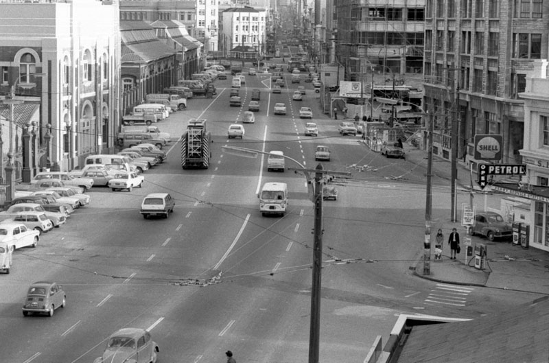 av. Intersection, streetscape