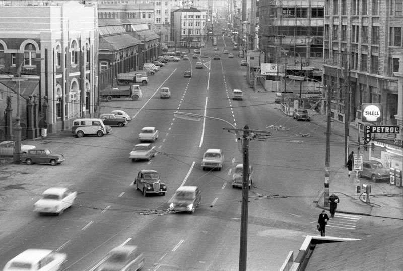 be. Intersection, streetscape