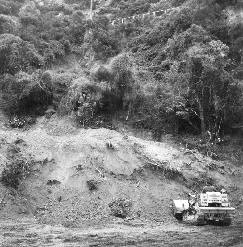 a. Slip below Birdwood Street at no 29 Chaytor Street (Williams Construction Co)