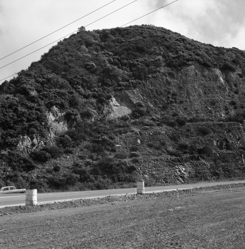 p. Ngauranga Gorge, excavation for harbour fill